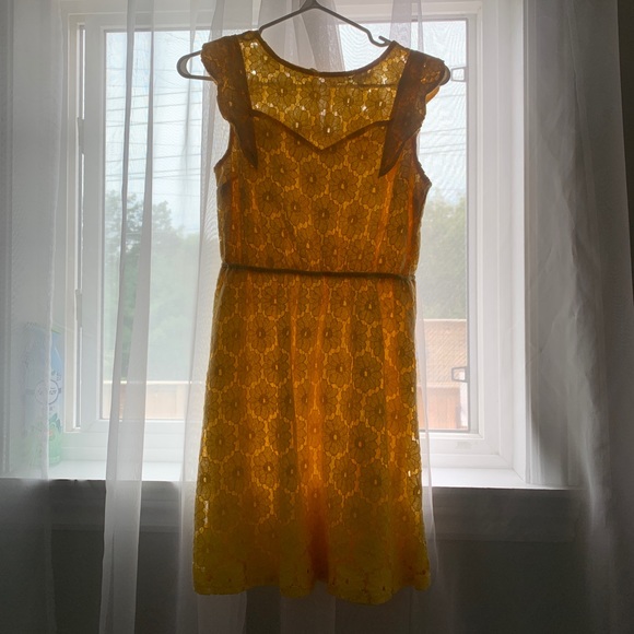 Yellow dress with florals - Picture 1 of 3